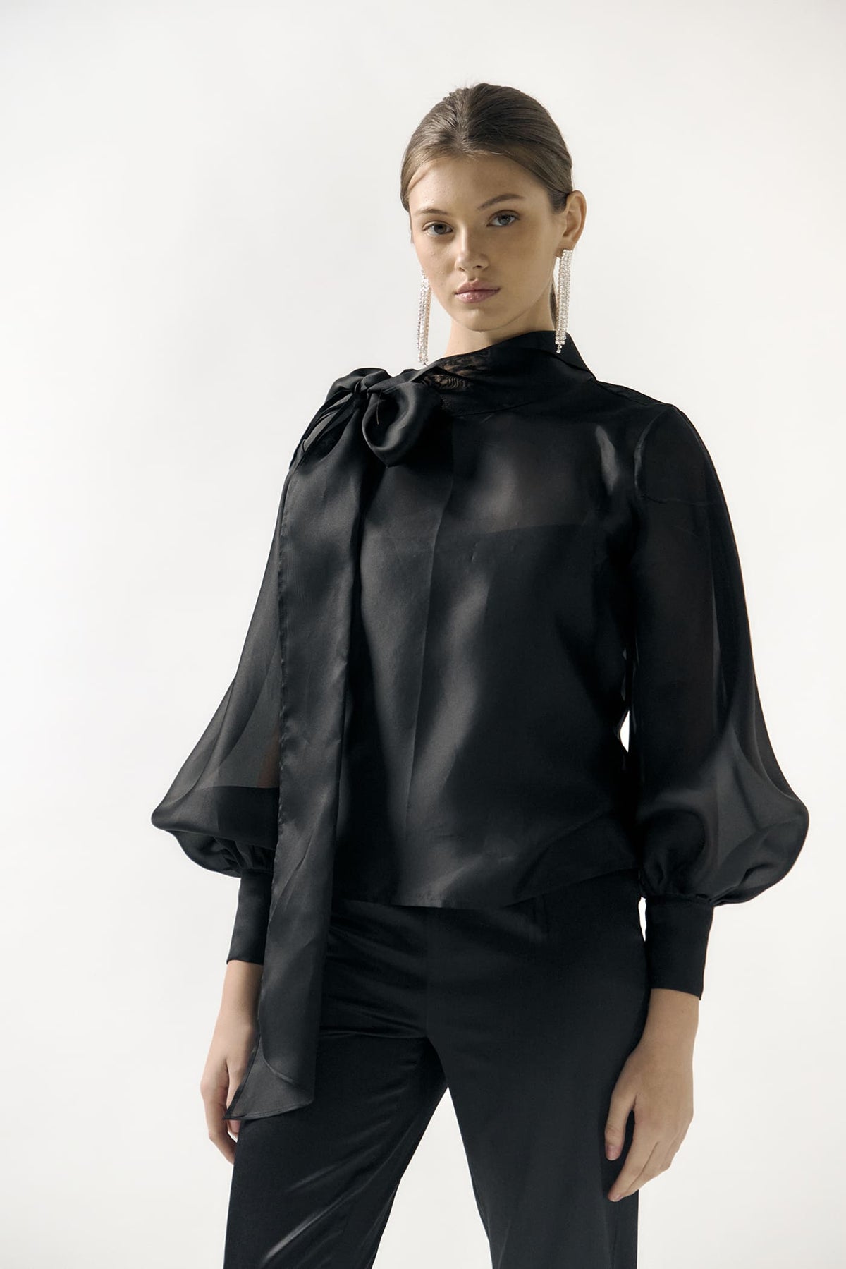 Regal Bow Top Black